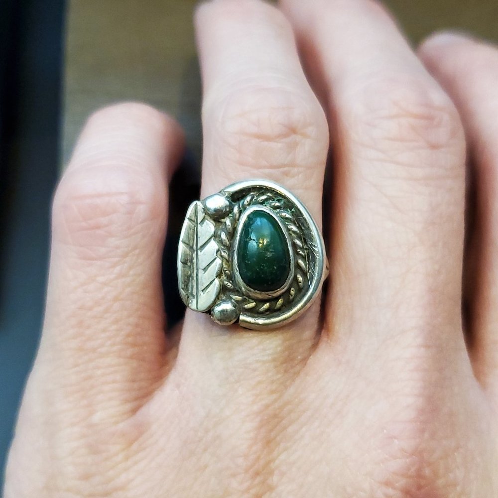 Size 6.5 925 Sterling Silver Worn Tarnished Green Stone Native Ring